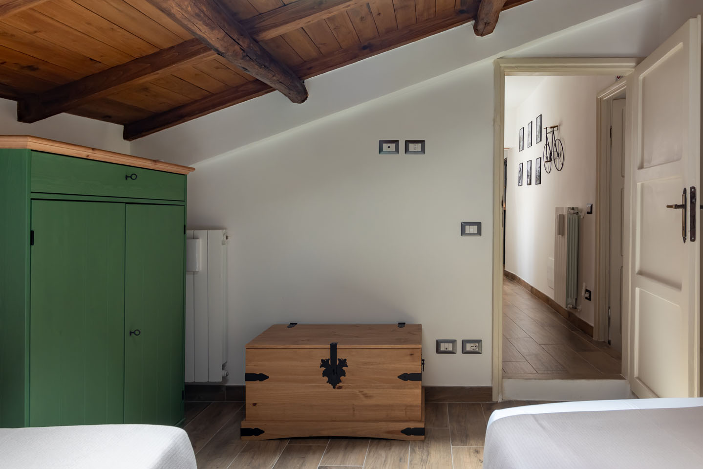 Bed & box gallery image